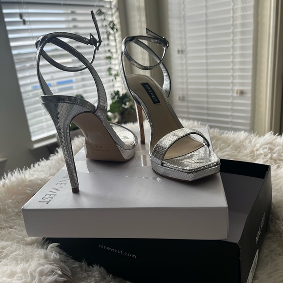 Silver Nine West high heels - Picture 7 of 7